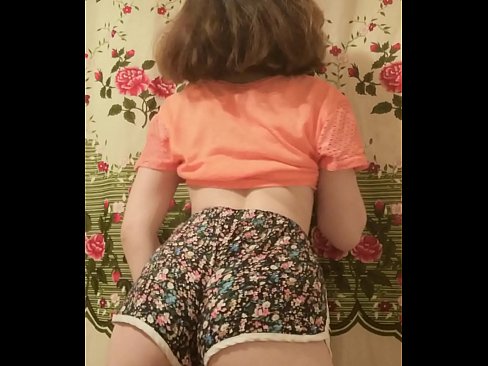 ❤️ Сексуалдуу жаш наристе камерада шорты чечип жатат ️ Порно видео боюнча бизде ❌❤